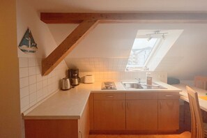 Fridge, stovetop, coffee/tea maker, electric kettle