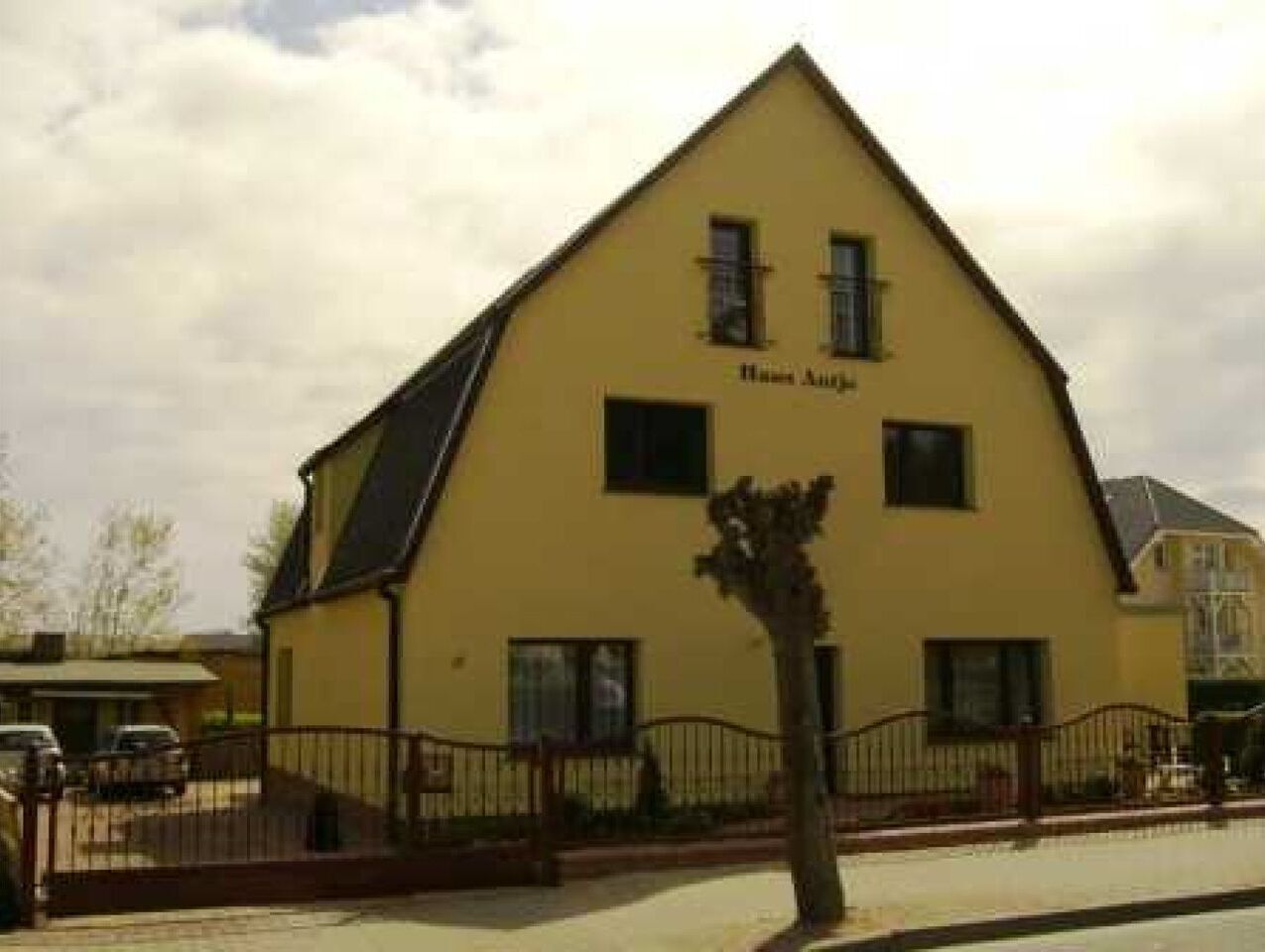 A yellow building with the name "Hotel Amigo" on the facade.