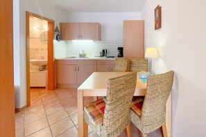 Dining - 30qm Große Ferienferienwohnung für 2 Personen Geeignet. - Haus Antje (Loddin)