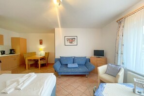 Unclassified image, 5 of 23, button