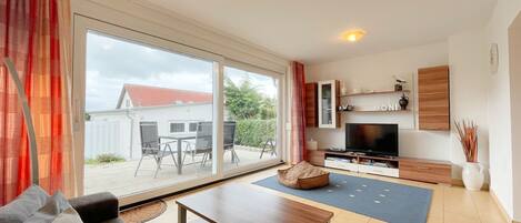 TV, DVD player, table tennis, stereo