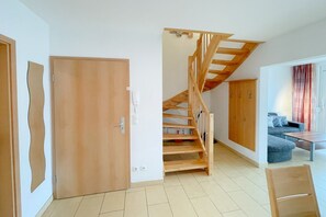 Unclassified image, 4 of 25, button