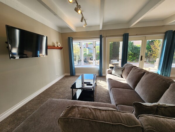 Building design - Near the beach and central located (Long Beach)