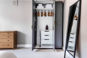 2 chambres, fer et planche à repasser, Wi-Fi, draps fournis