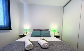 1 soverom, strykejern/-brett og sengetøy