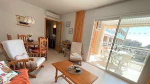 Dining - InmoBooking Olimar, central, air-conditioned and with pool (Vinyols i els arcs)