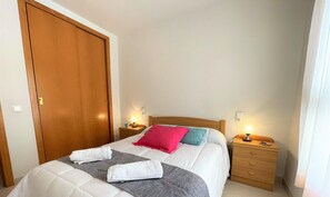 2 bedrooms, iron/ironing board, bed sheets