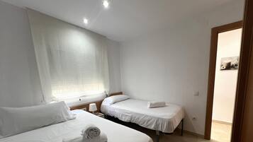 2 Schlafzimmer, Bügeleisen/Bügelbrett, Bettwäsche