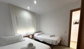 2 Schlafzimmer, Bügeleisen/Bügelbrett, Bettwäsche