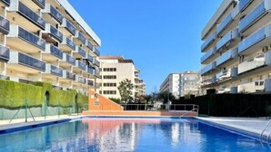 Unclassified image, 5 of 40, button - InmoBoking Nova Pineda, heated, pool and 230m from the beach. (La Pineda)