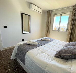 2 bedrooms, iron/ironing board, bed sheets - Rhin Apartments, air-conditioned, pool and close to the beach. (SALOU)
