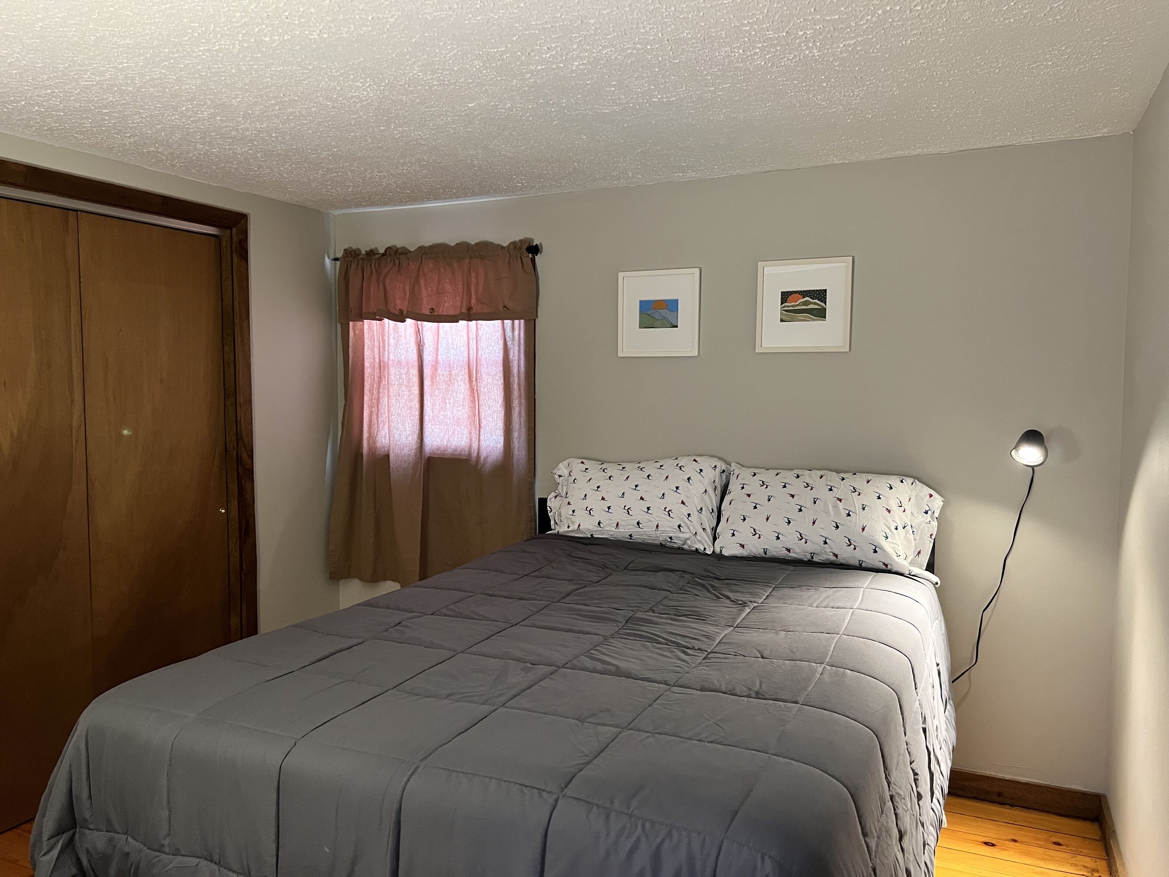 Snow Globe Chalet- minutes to Storyland, hiking, skiing, and town attractions!