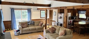 Snow Globe Chalet- minutes to Storyland, hiking, skiing, and Conway attractions!