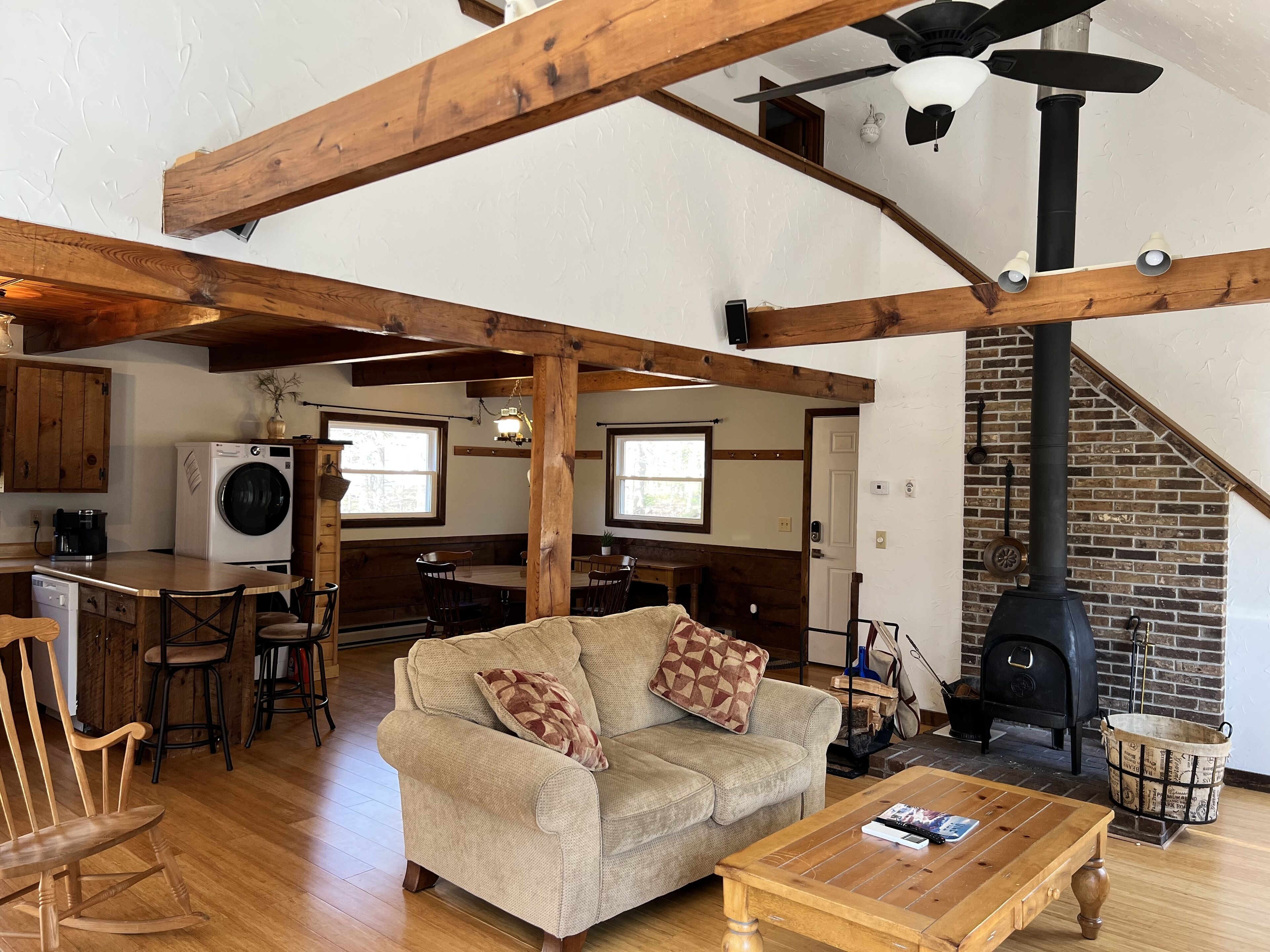 Snow Globe Chalet- minutes to Storyland, hiking, skiing, and town attractions!