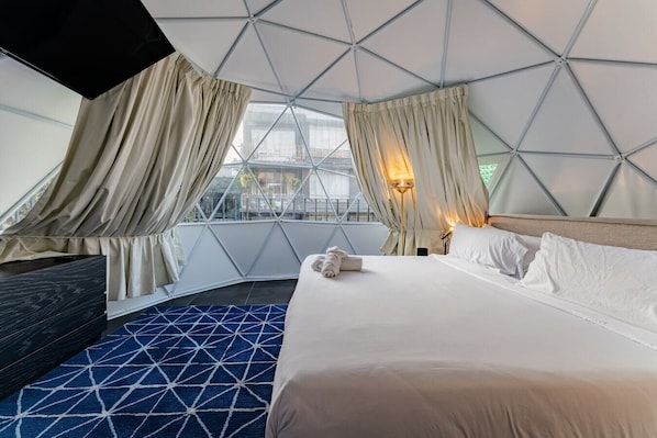 1 habitación, tabla de planchar con plancha, wifi y ropa de cama