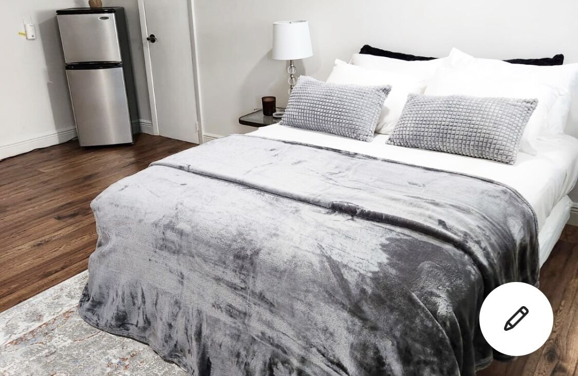 The Hollywood Guesthouse (Rare find, Book Now!)