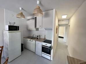 Réfrigérateur, micro-ondes, four, lave-vaisselle