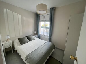 2 chambres, fer et planche à repasser, accès Internet