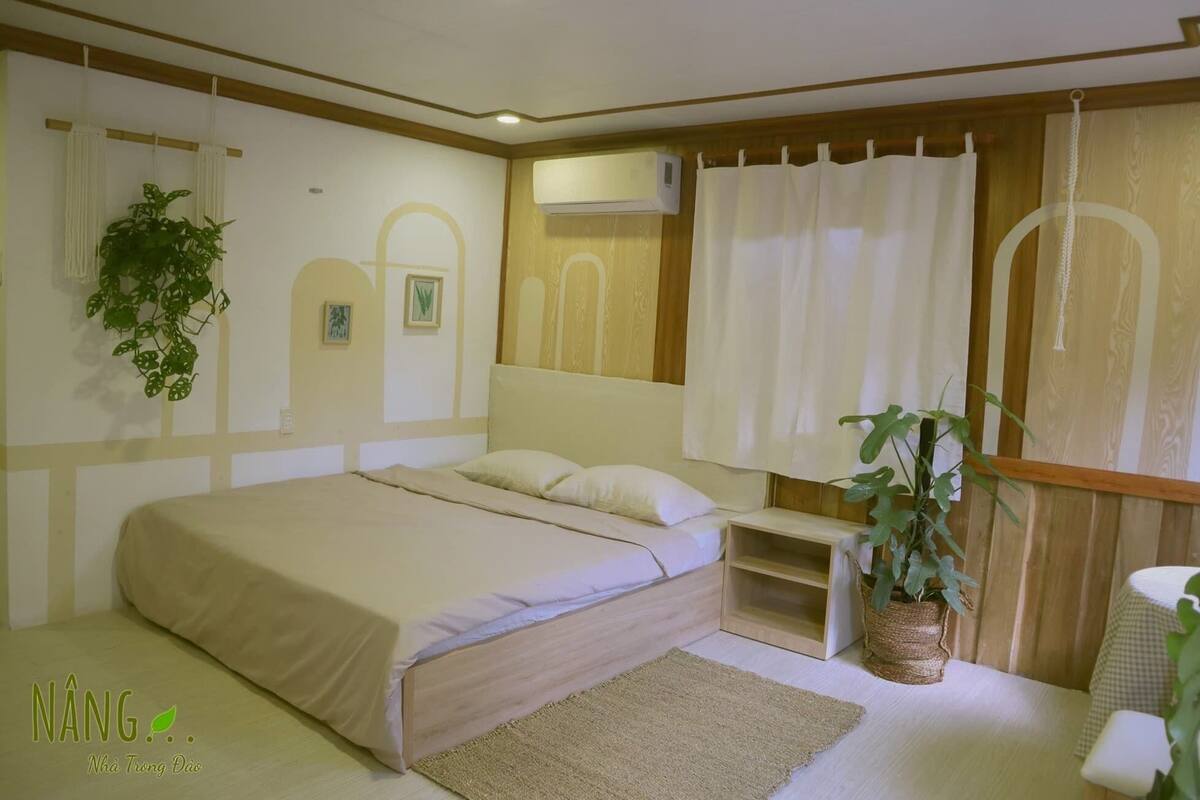 Sand Hill Room | Desk, laptop workspace, free WiFi, individually furnished