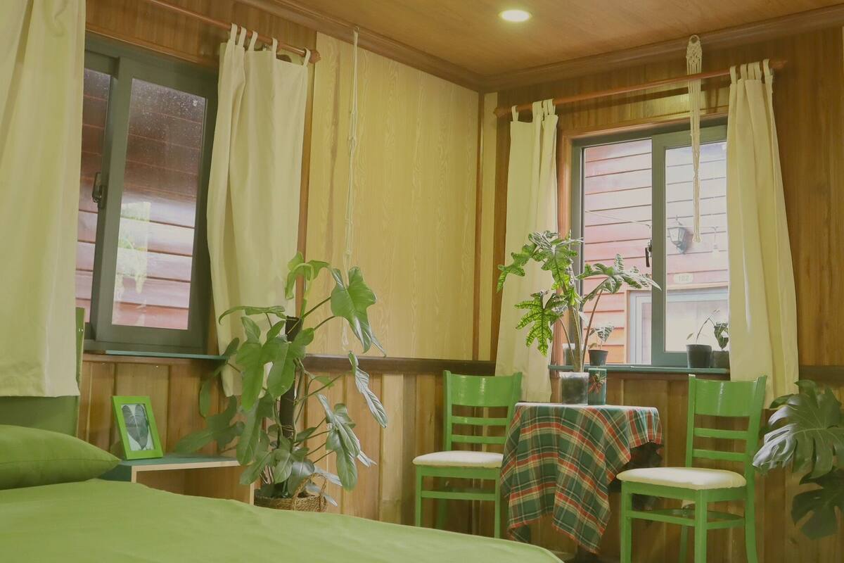 Tranquil Green Room | Desk, laptop workspace, free WiFi, individually furnished