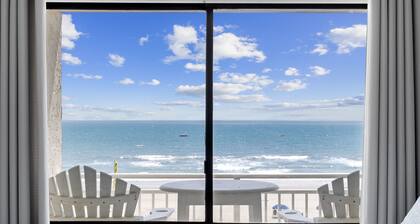 ⭐Cozy Oceanfront⭐2 Bed/2 Bath 1st Floor⭐Hot Tub & Pool!⭐Updated Bath w/King Bed⭐