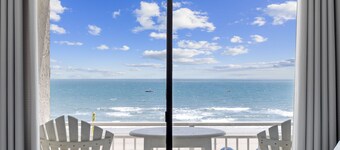 ⭐Cozy Oceanfront⭐2 Bed/2 Bath 1st Floor⭐Hot Tub & Pool!⭐Updated Bath w/King Bed⭐