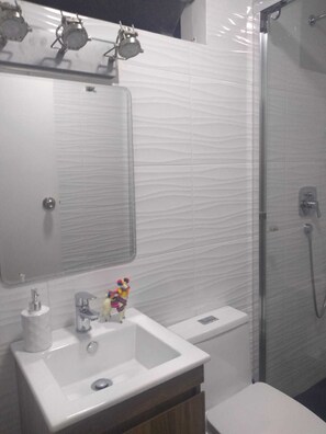 Dusche, Handtücher, Seife, Shampoo