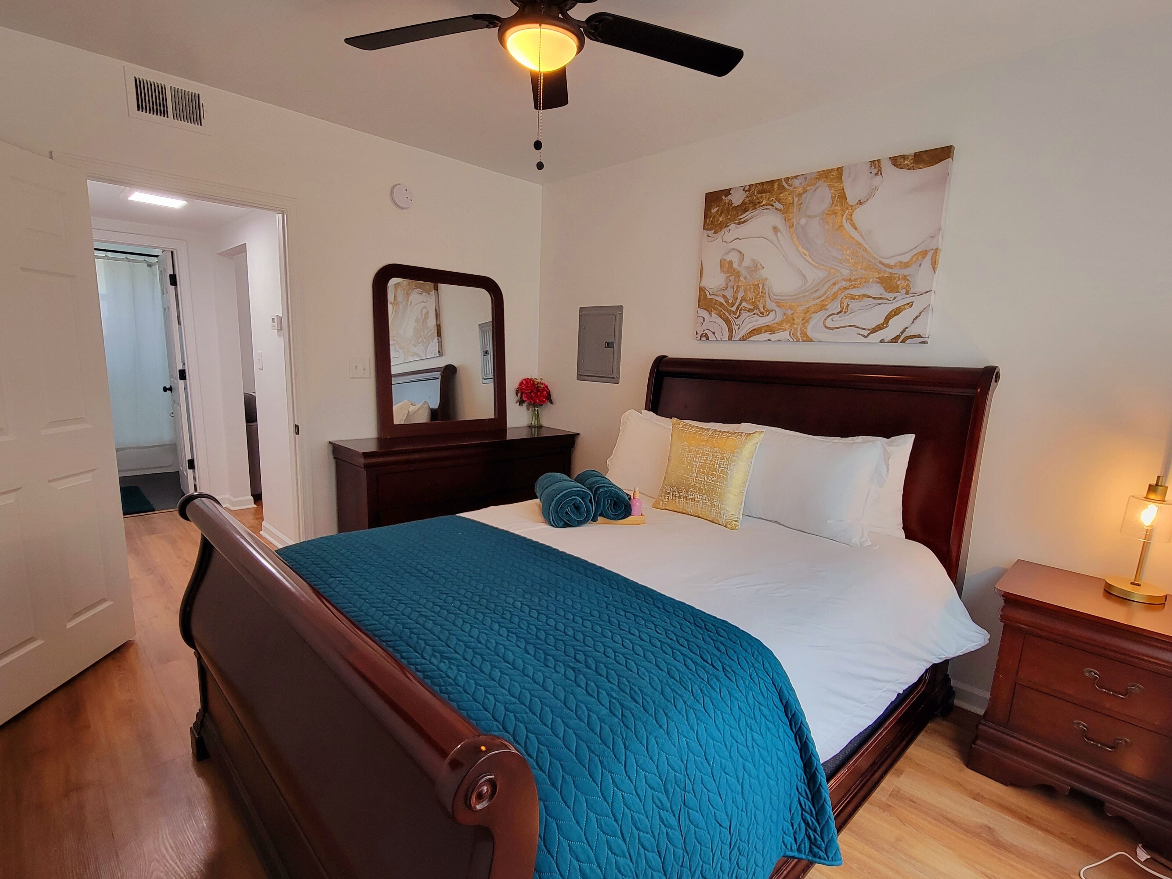 Calming Paradise, Big TV, Fast Wifi Gated, Min from Beale FedExForum & hospitals