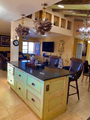 Interior - Coral Paradise (Tampa)