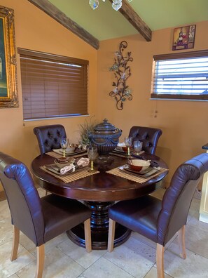 Dining - Coral Paradise (Tampa)