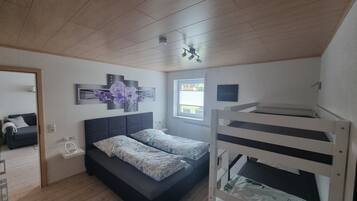 1 slaapkamer, een strijkplank/strijkijzer, gratis wifi, beddengoed