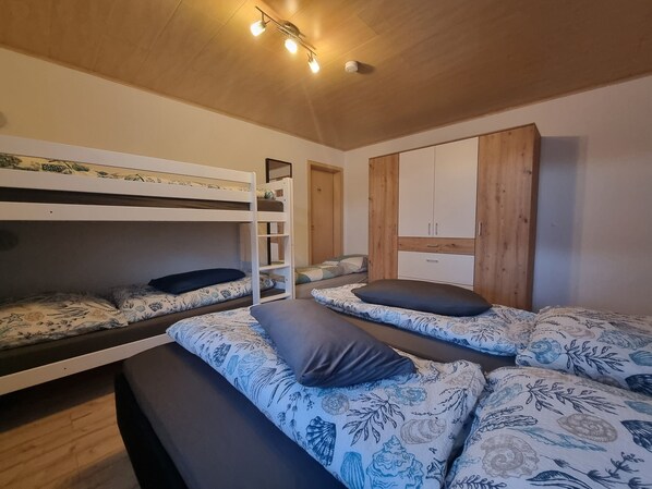 1 dormitorio, tabla de planchar con plancha, wifi gratis y ropa de cama