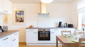 Refrigerador, horno, placa de cocina, lavavajillas