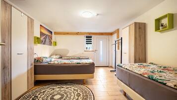 4 makuuhuonetta, ilmainen Wi-Fi, vuodevaatteet