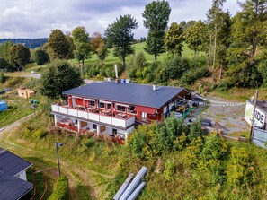 Exterior - Chalet 'Hillside Nature' with Private Terrace, Balcony and Wi-Fi (Bischofsgrün)