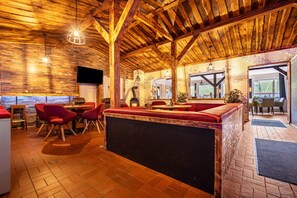 Dining - Chalet 'Hillside Nature' with Private Terrace, Balcony and Wi-Fi (Bischofsgrün)