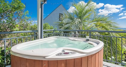 Paradise Palm Beach, Hot tub!