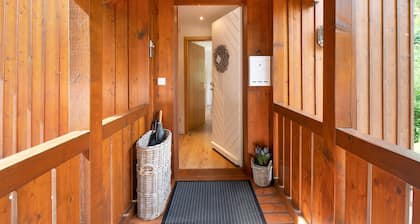 Ferienhaus Gutenburghüsli Mit Garten einmalig und alleinstehend am Fluss und privater Terrasse