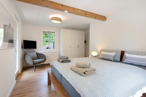 1 habitación, tabla de planchar con plancha, wifi gratis y ropa de cama 