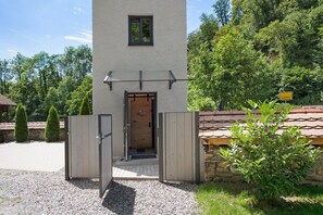 Property grounds - Tiny House 'Gutenburgturm 18qm auf 3 Etagen' with Private Terrace and Wi-Fi (Waldshut-Tiengen)