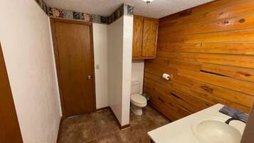 Towels, soap, shampoo, toilet paper