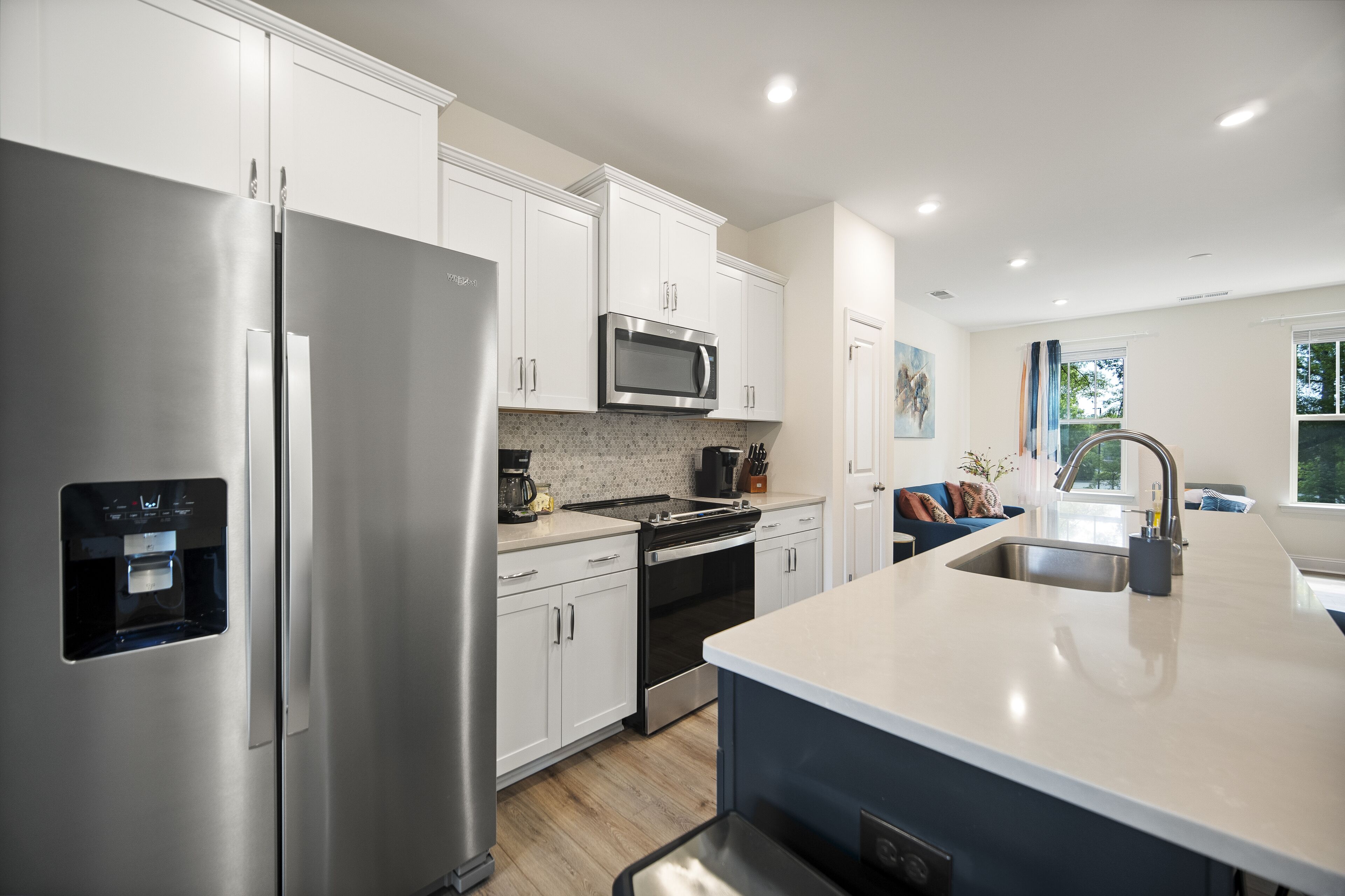 Luxury Townhome in Quiet Neighborhood within Heart of the City. 3BR, King-bed