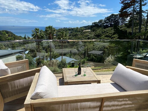 Palm Beach SEA Views AND A Touch OF Luxury Awaits