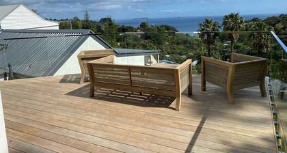 Palm Beach SEA Views AND A Touch OF Luxury Awaits