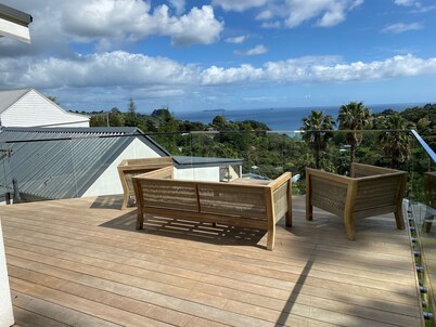 Palm Beach SEA Views AND A Touch OF Luxury Awaits