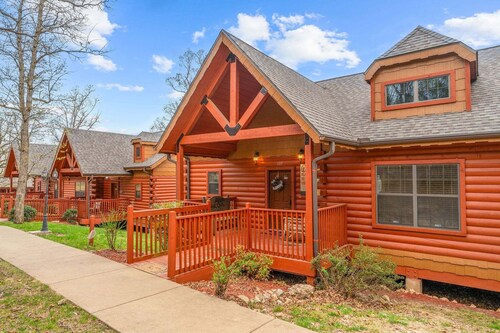 2BR Cabin Near Branson Strip & Tanger Outlets, Sleeps 6
