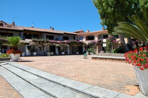 Property grounds - Trilo Piazzetta 200m From The Beach, Porto San Paolo, Italy (Porto San Paolo)