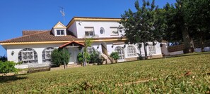 Exterior - Hibiscus Apartment with Shared Pool (Chiclana de la Frontera)