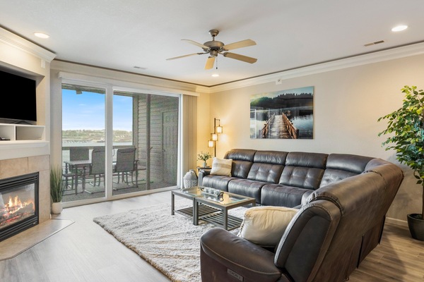 Main Living Area with 3 Power Reclining Chairs in Large Sectional