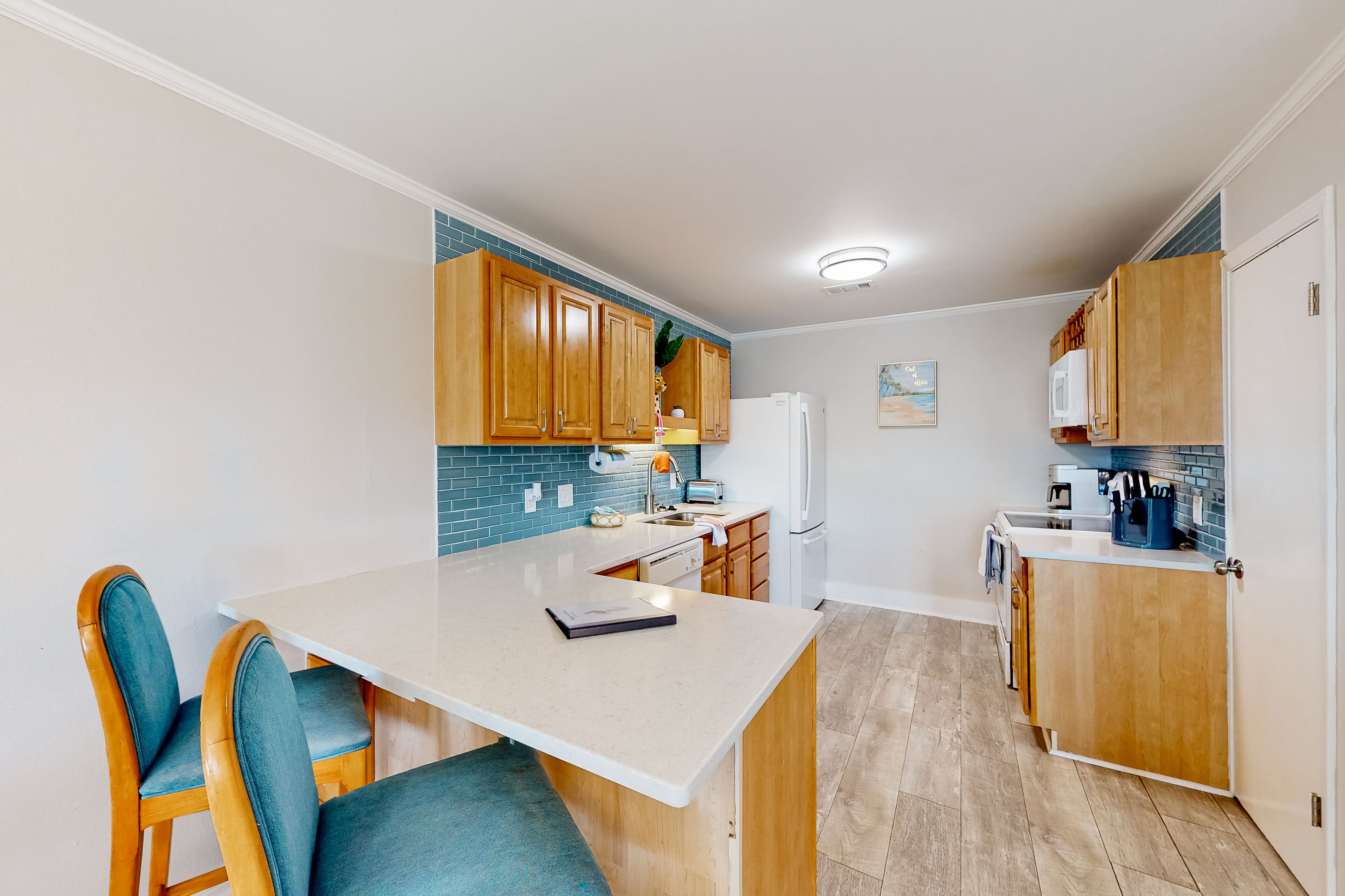 Waterfront townhome with tennis courts, boat dock, & washer/dryer